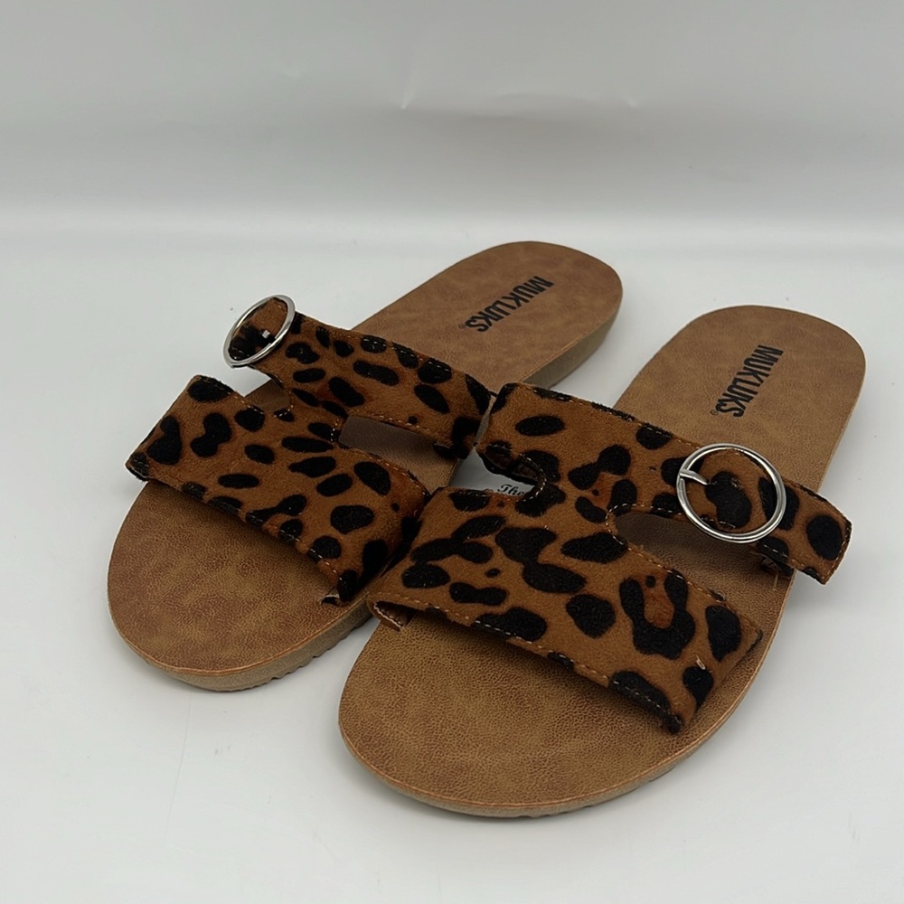 MukLuks About You Slotted Sandal Tan Animal Print Leopard Slip On Sandals 8